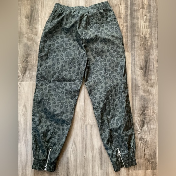 Varley Womens Beckett Pant Medium Pockets Nylon Pull On Mini Camo Floral - Picture 5 of 5